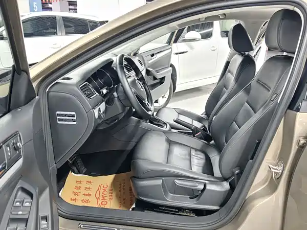 Volkswagen Sagitar 2016