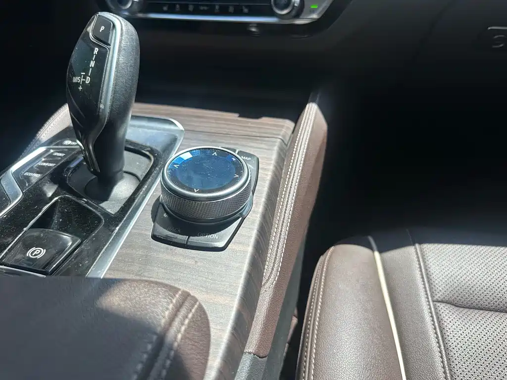BMW 5 Series 2020 — фото 11