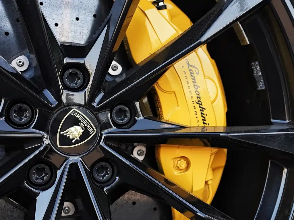 Lamborghini Urus 2020 — фото 20