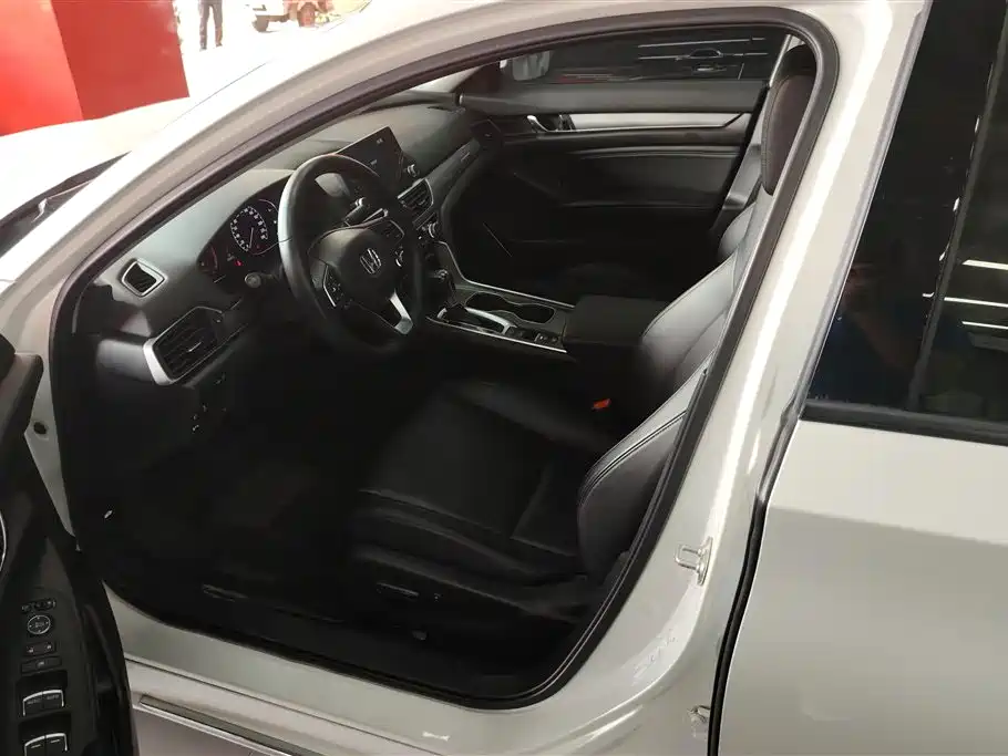 Honda Accord 2018 — фото 9