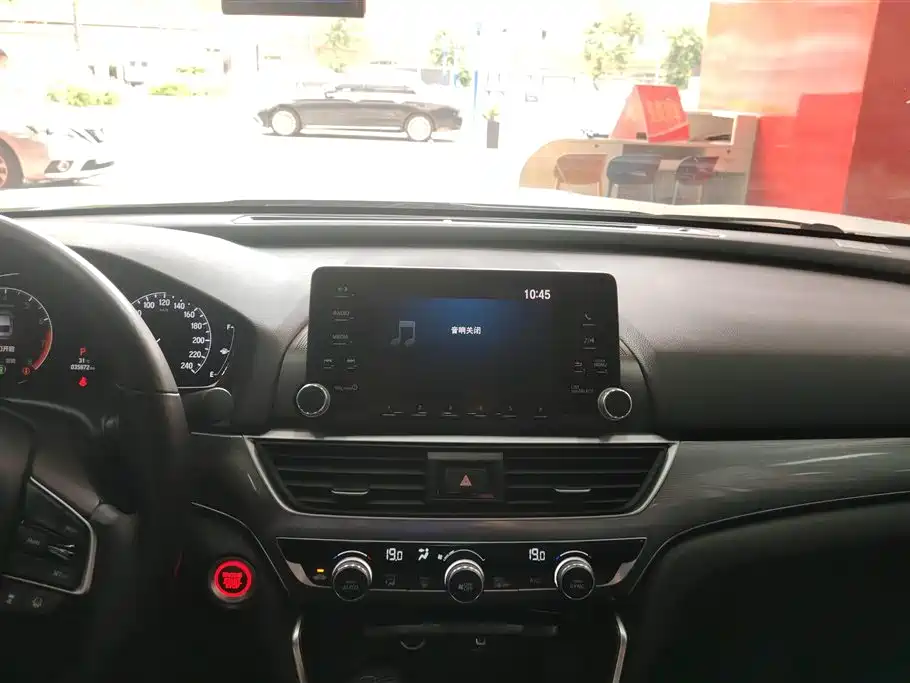 Honda Accord 2018 — фото 13