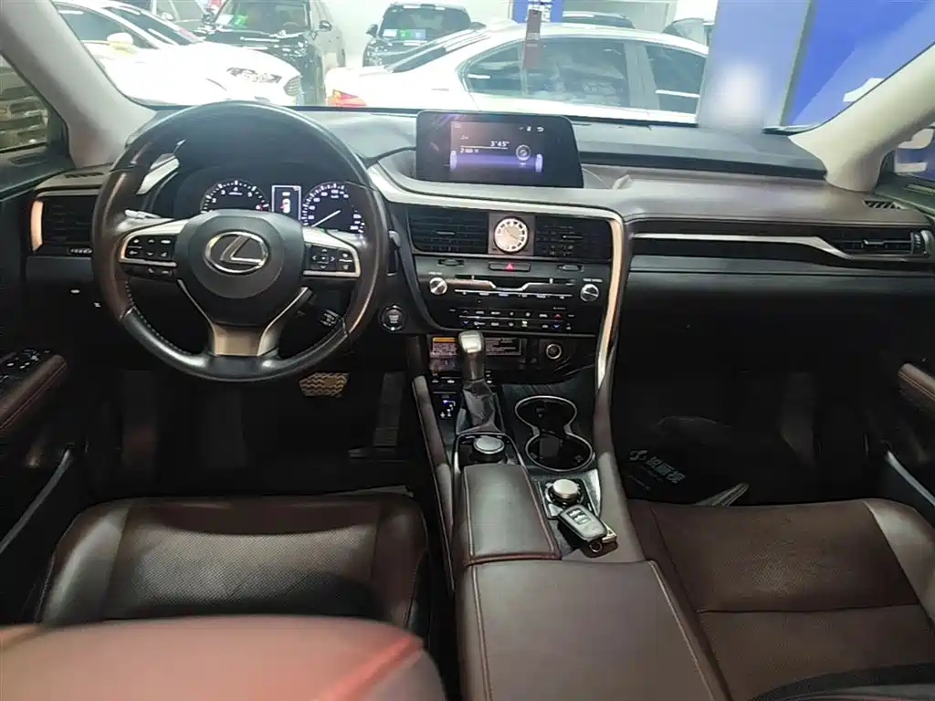 Lexus RX 2018 — фото 10