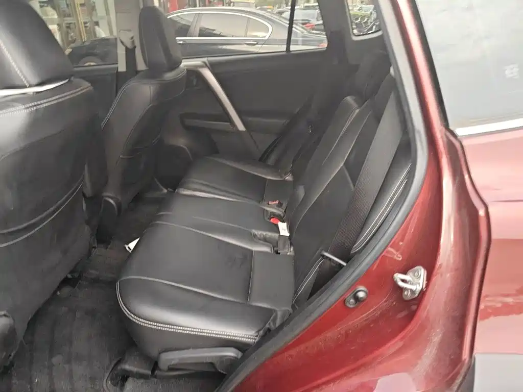 Toyota RAV4 2019 — фото 15