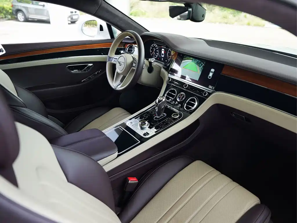 Bentley Continental 2020 — фото 11