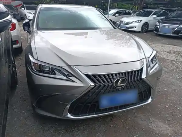 Lexus ES 2022