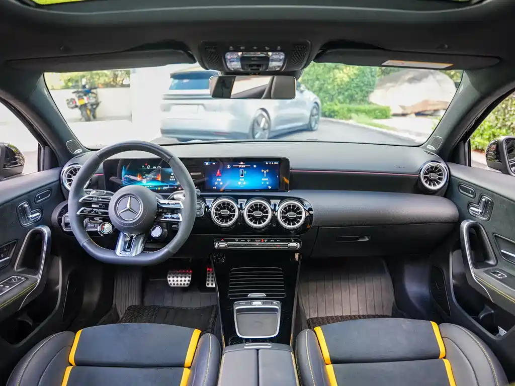 Mercedes-Benz A-Class AMG 2024 — фото 17