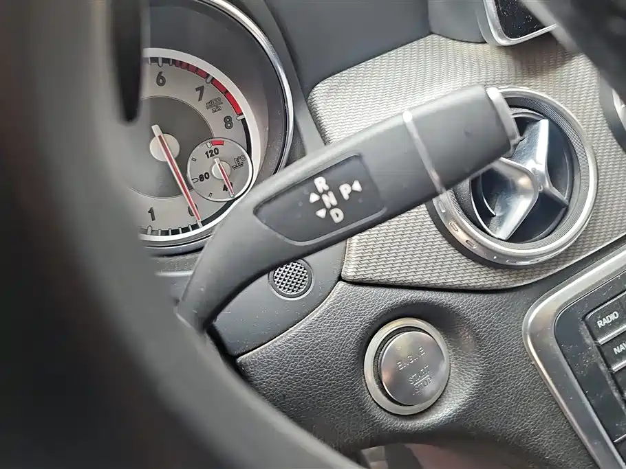 Mercedes-Benz GLA 2017 — фото 15