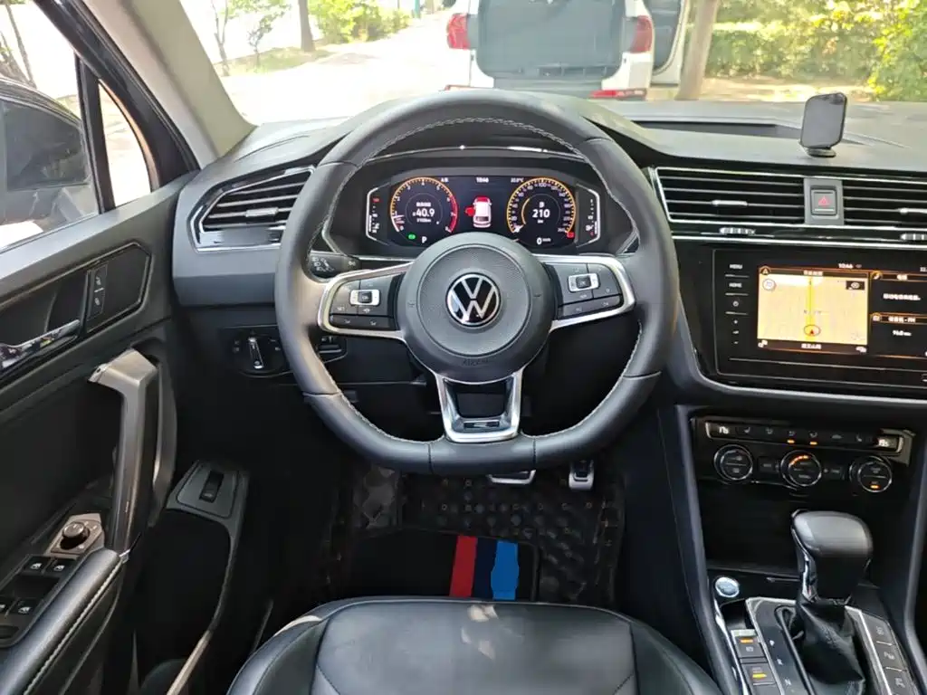Volkswagen Tiguan L 2021 — фото 11