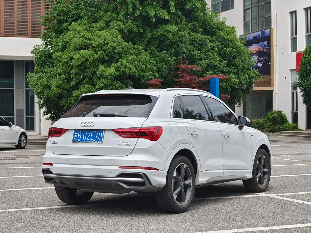 Audi Q3 2019 — фото 6