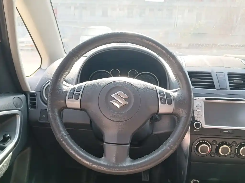Suzuki SX4 2013 — фото 13