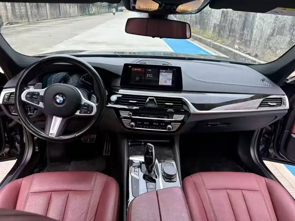 BMW 5 Series 2019 — фото 9