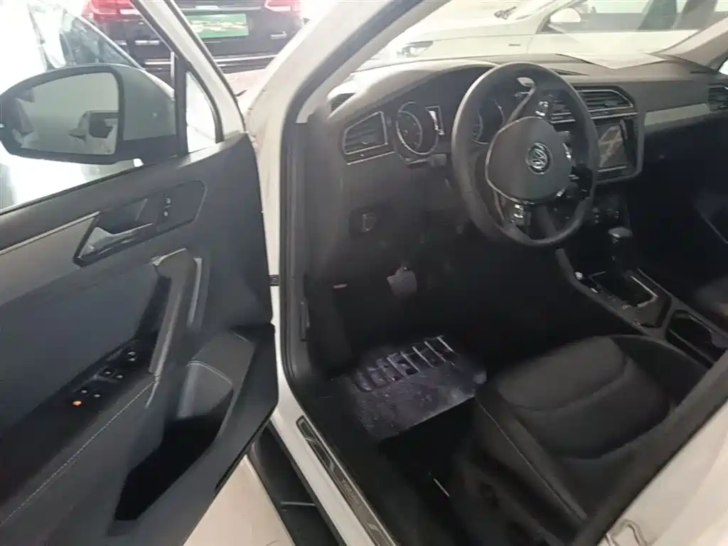 Volkswagen Tiguan L 2020 — фото 16