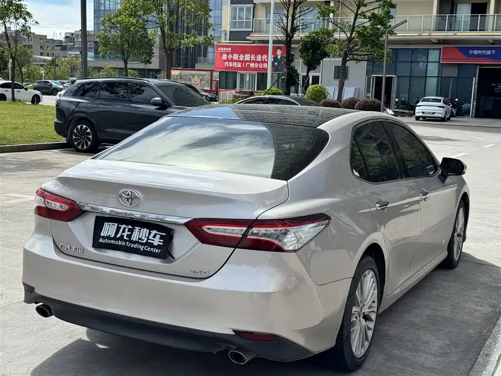 Toyota Camry 2020 — фото 8