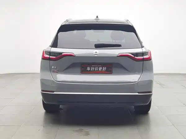 NIO ES8 2021