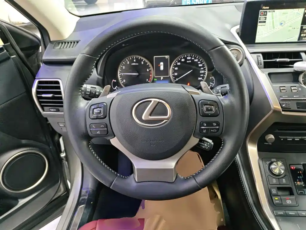 Lexus NX 2020 — фото 11