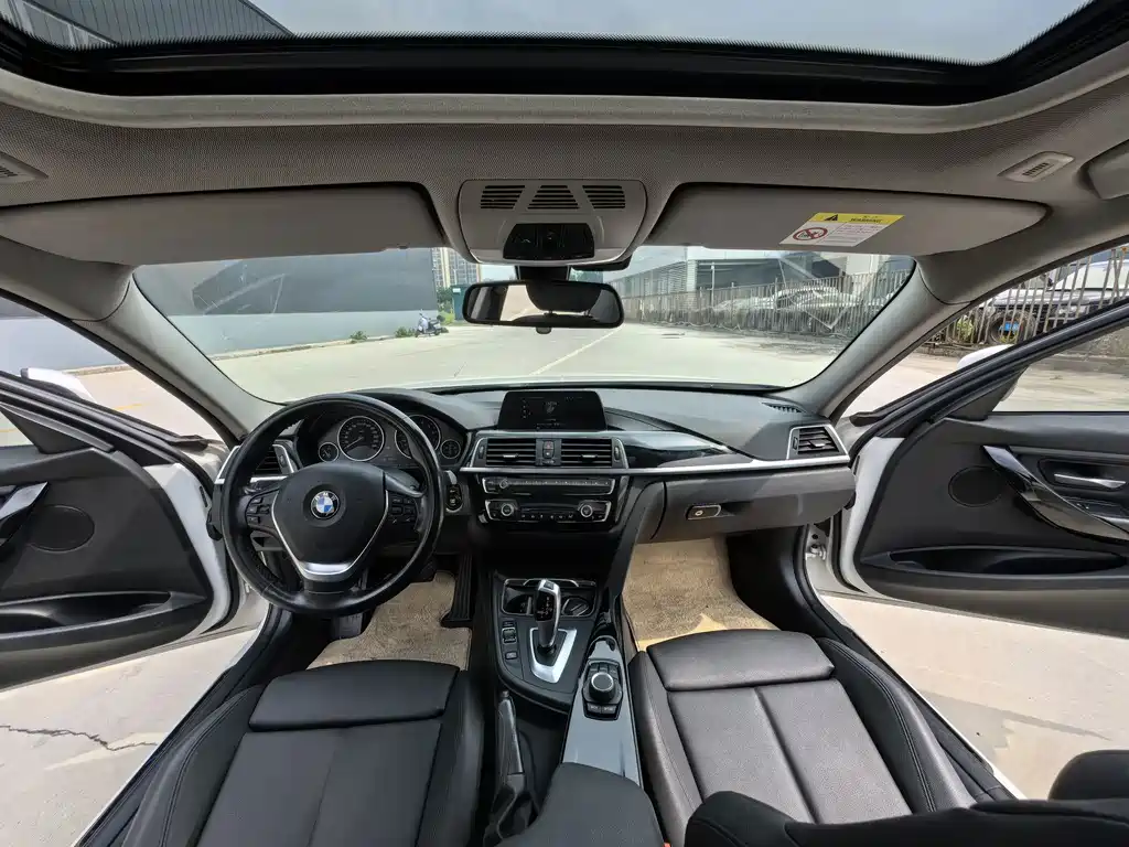 BMW 3 Series 2017 — фото 18