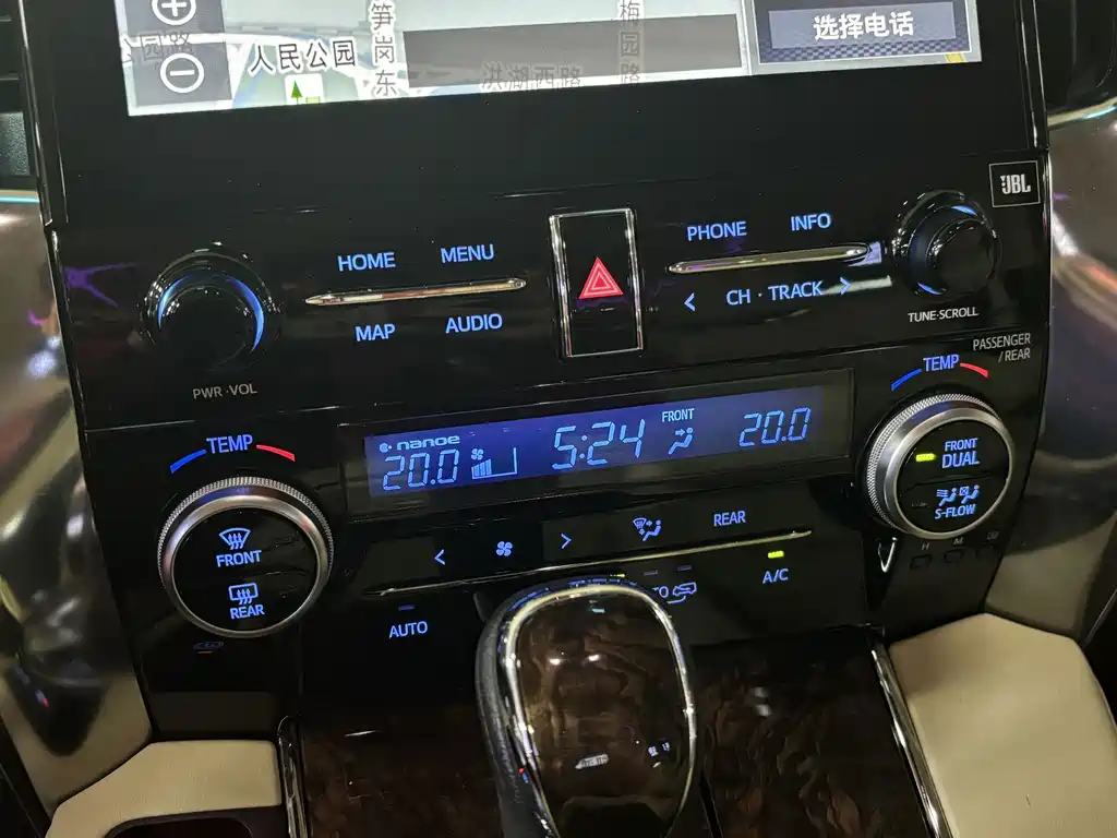 Toyota Alphard 2023 — фото 24