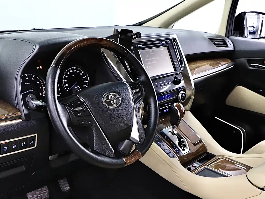 Toyota Alphard 2016 — фото 11