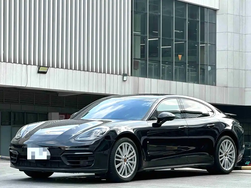 Porsche Panamera 2023 — фото 1