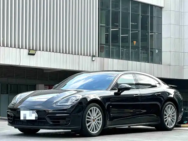 Porsche Panamera 2023