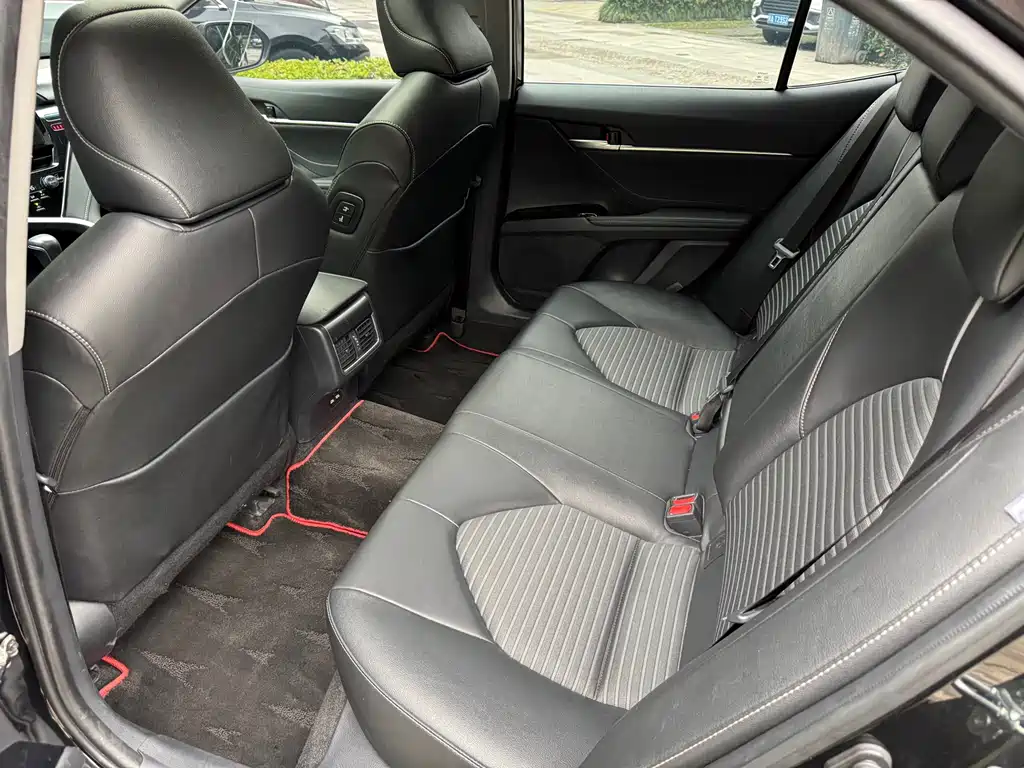 Toyota Camry 2023 — фото 10