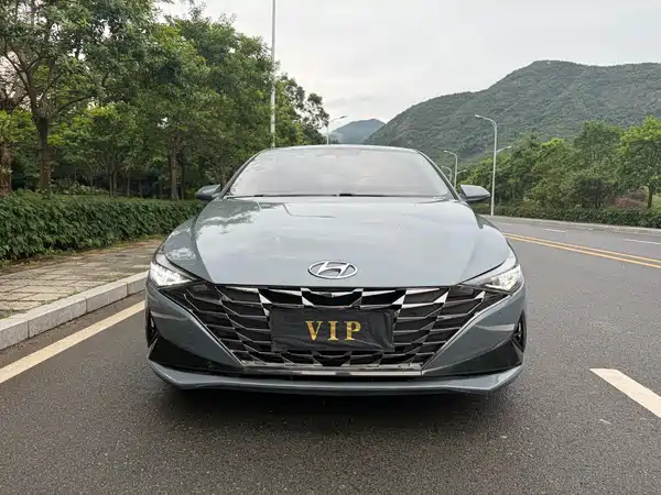 Hyundai Elantra 2022