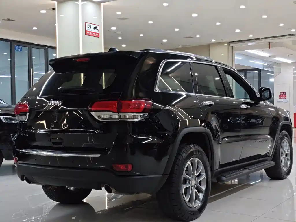 Jeep Grand Cherokee 2021 — фото 17