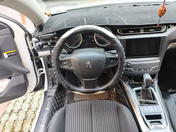 Peugeot 408 2015