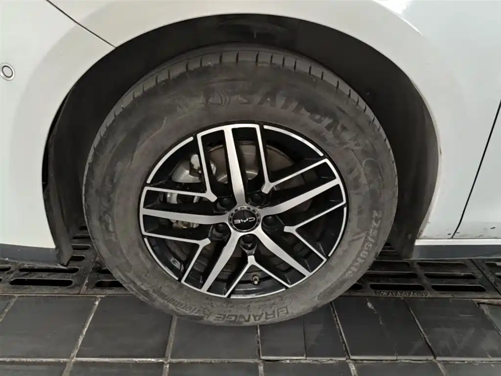 BYD Seal 05 DM-i 2025 — фото 23