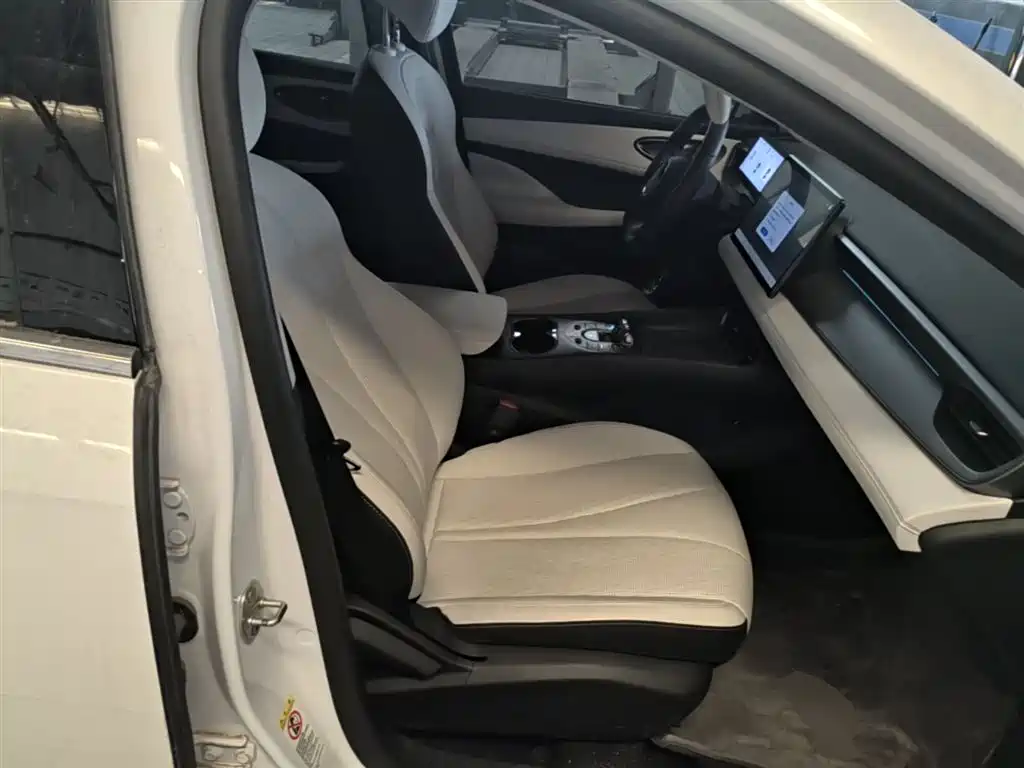 BYD Seal 05 DM-i 2025 — фото 25