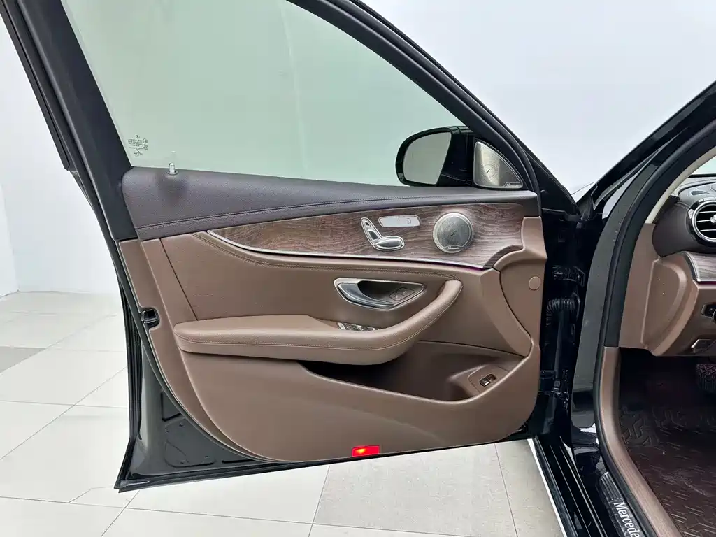 Mercedes-Benz E-Class 2020 — фото 13