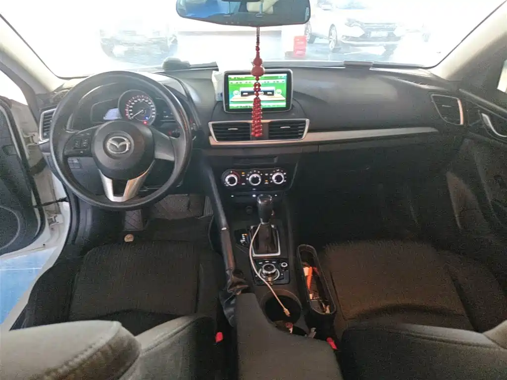 Mazda 3 Axela 2016 — фото 10