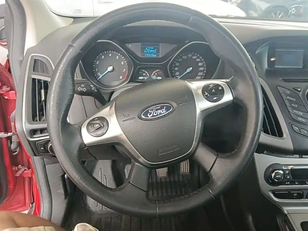 Ford Focus 2015 — фото 11