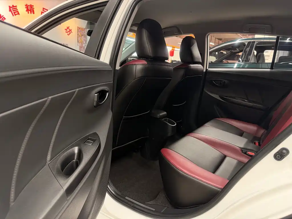 Toyota Yaris L 2023 — фото 17