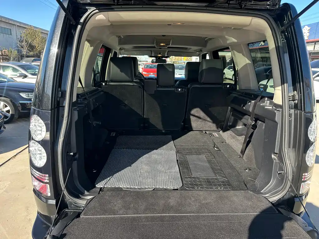 Land Rover Discovery 2015 — фото 15