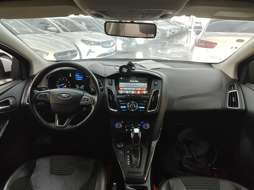 Ford Focus 2017 — фото 10