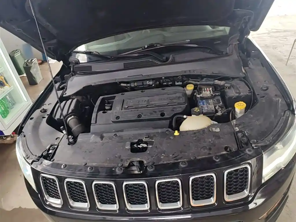 Jeep Compass 2018 — фото 20