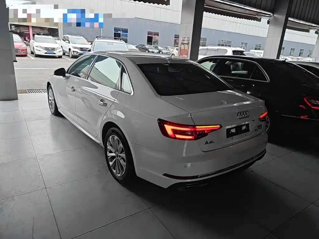 Audi A4L 2019