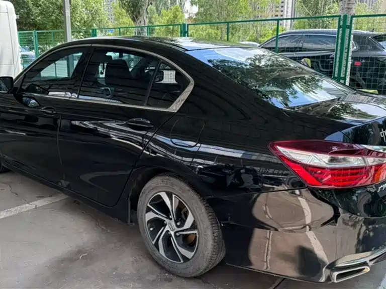 Honda Accord 2018 — фото 11