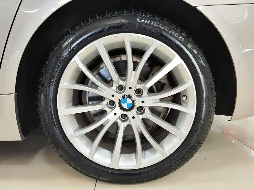BMW 5 Series 2015 — фото 21