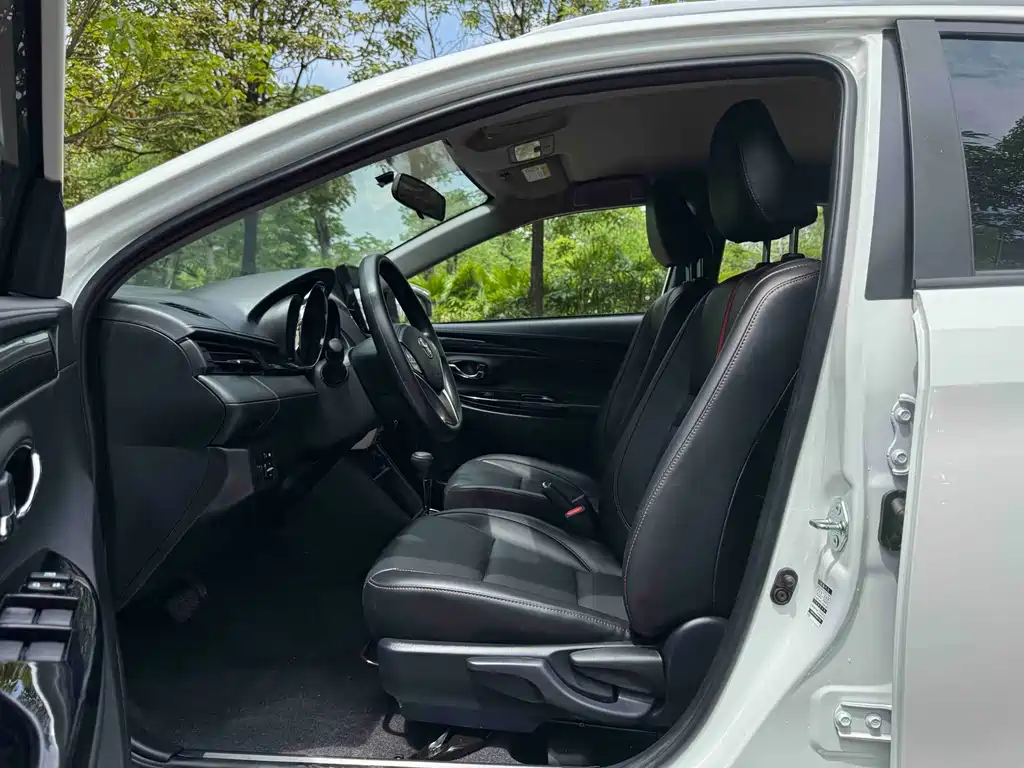 Toyota Yaris L 2022 — фото 9