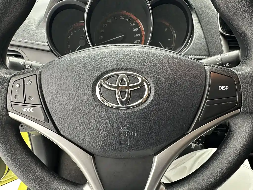 Toyota Yaris L 2022 — фото 13
