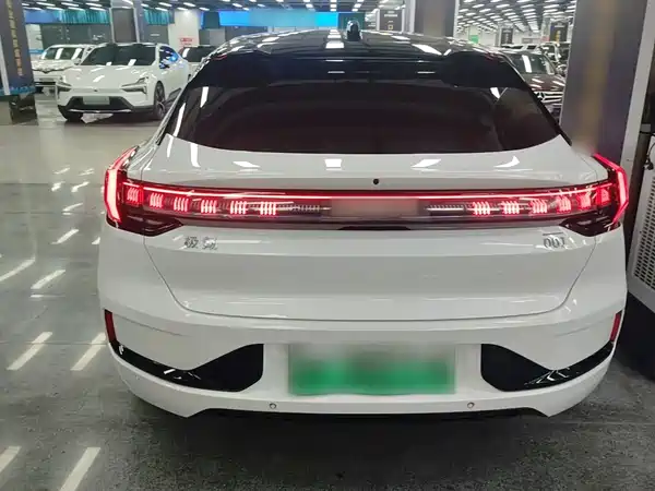 Zeekr 001 2024