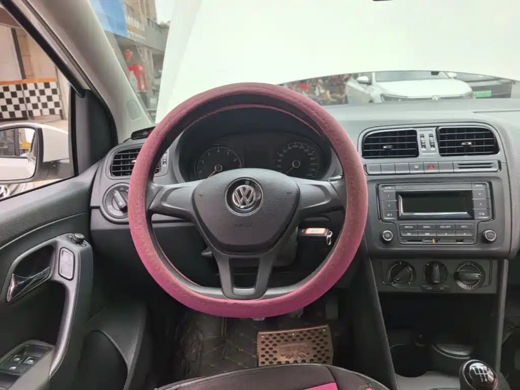Volkswagen Polo 2015 — фото 11