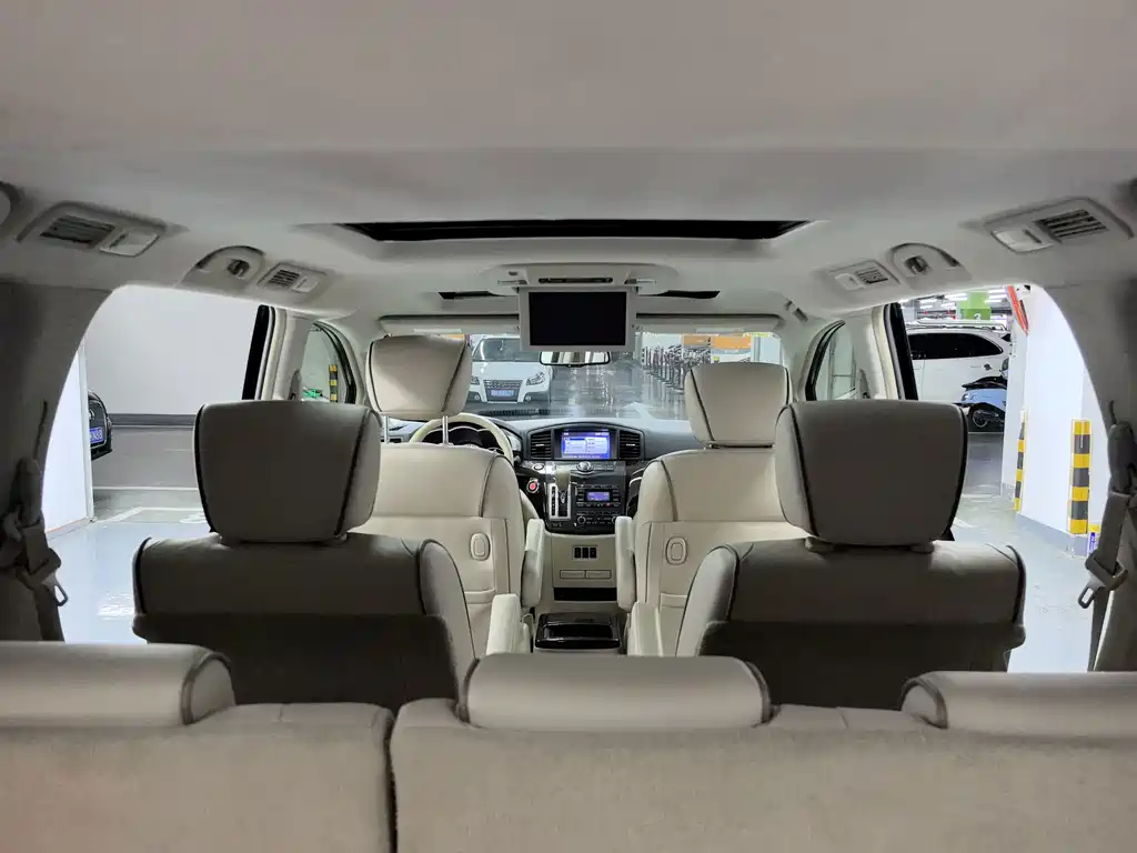 Nissan Quest 2013 — фото 14