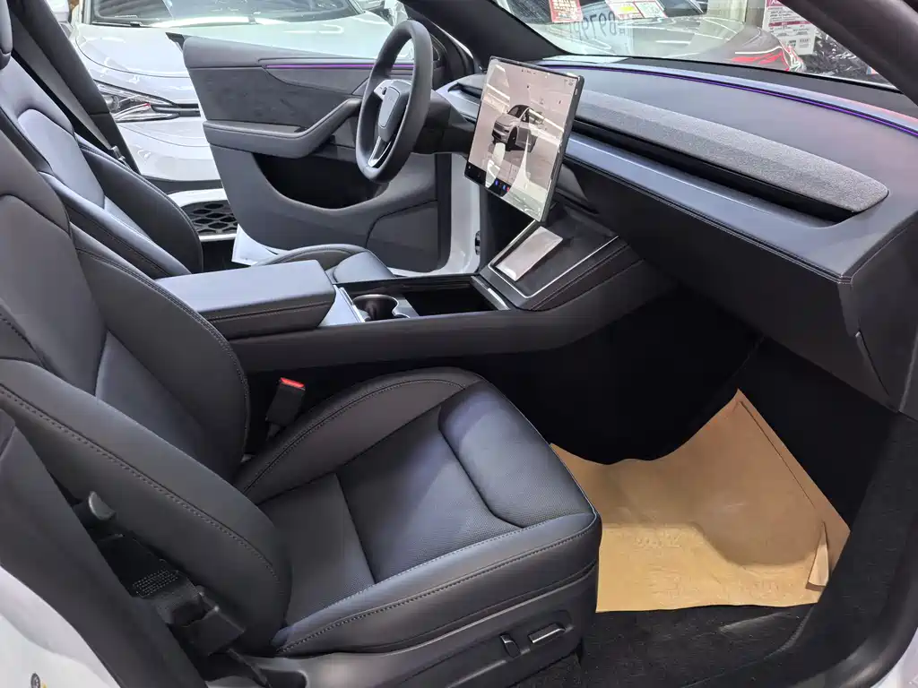 Tesla Model Y 2026 — фото 10