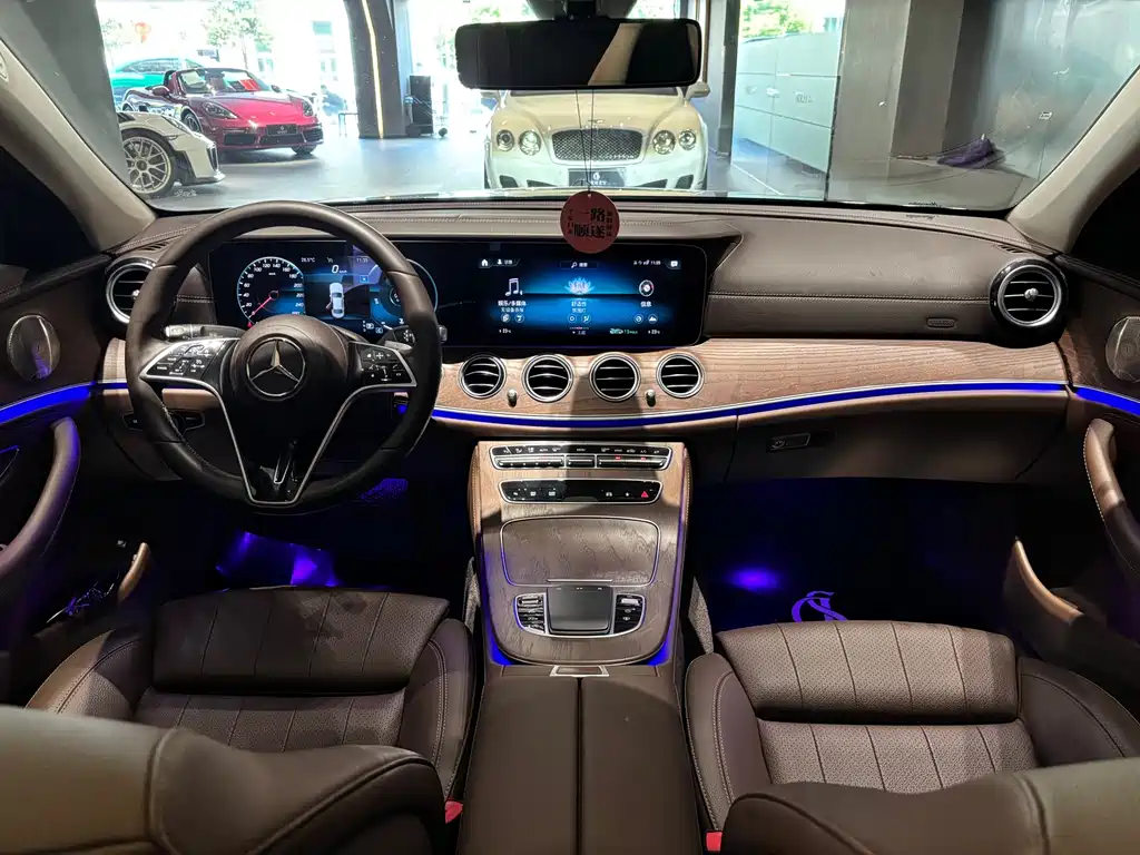 Mercedes-Benz E-Class 2022 — фото 10