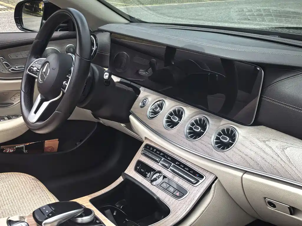 Mercedes-Benz E-Class 2019 — фото 10