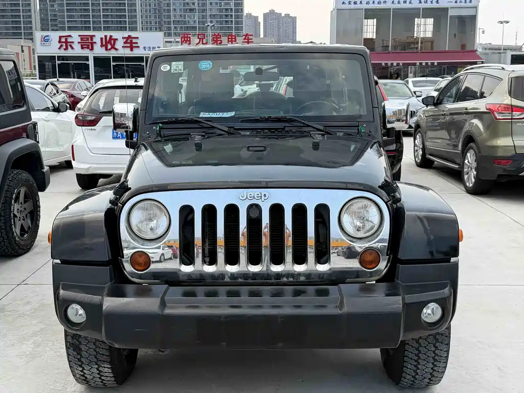 Jeep Wrangler 2010 — фото 2