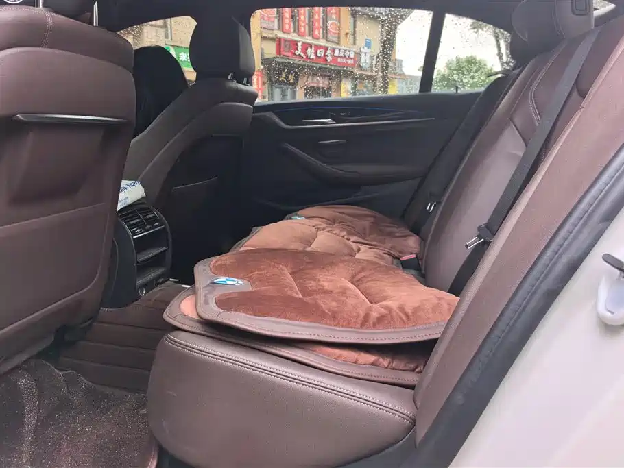 BMW 5 Series 2019 — фото 11